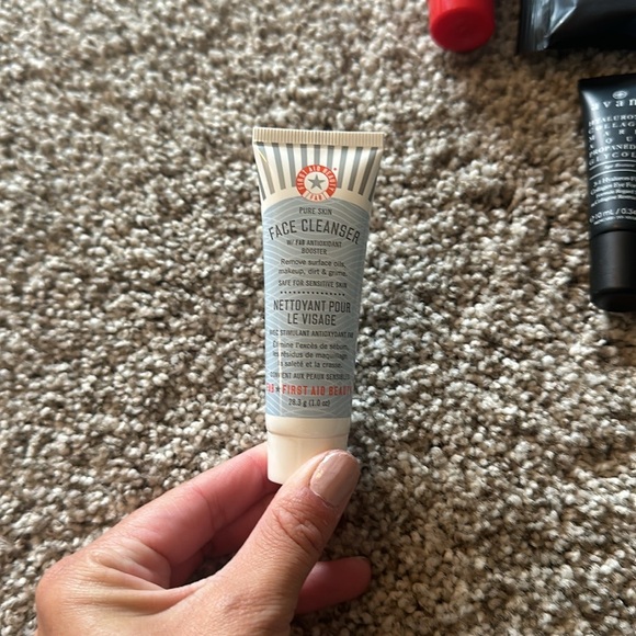 Makeup - soothing balm, eyeshadow primer, liquid lipstick, and liquid eyeliner - Picture 2 of 11